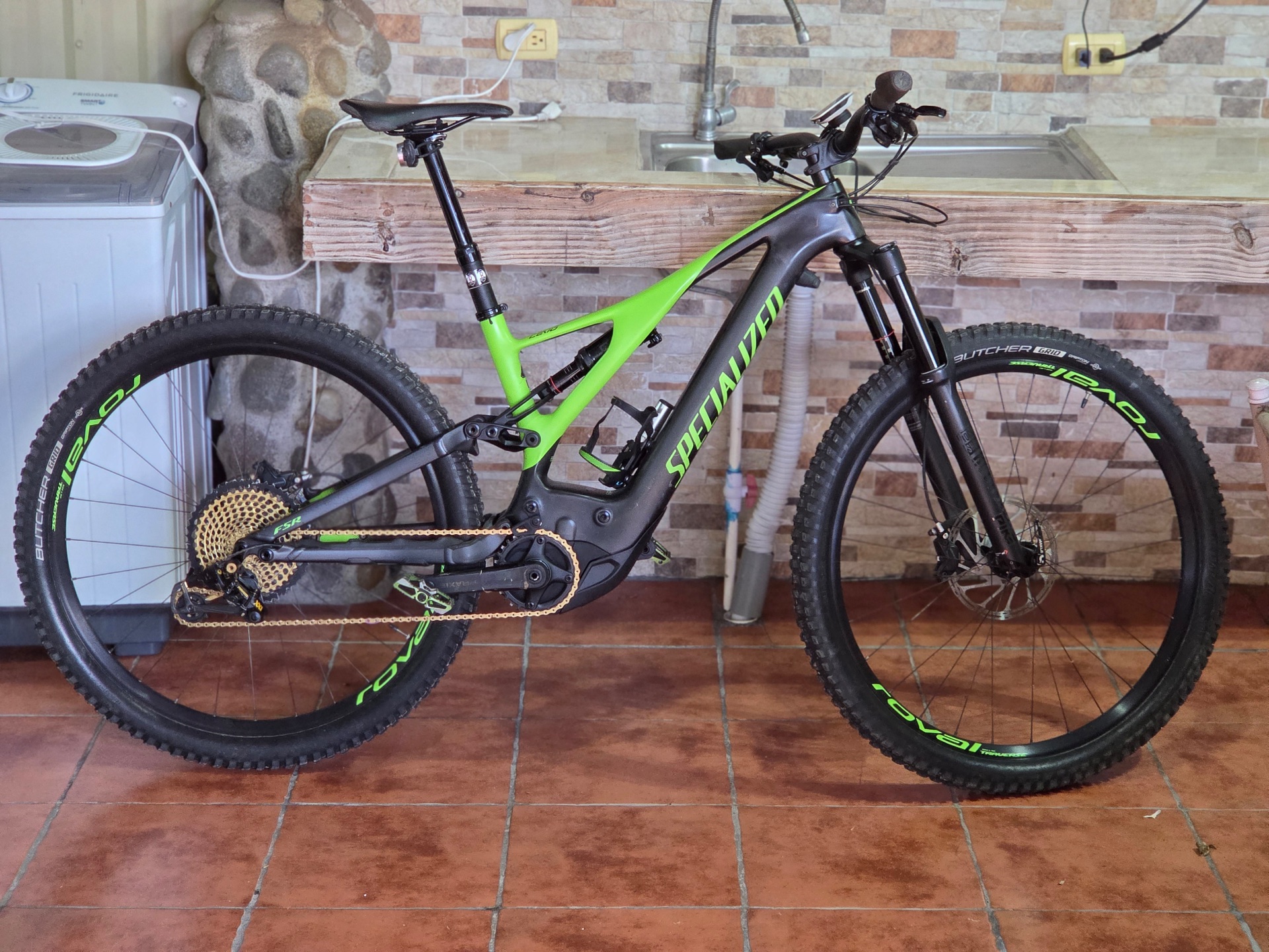 Turbo Levo Carbón